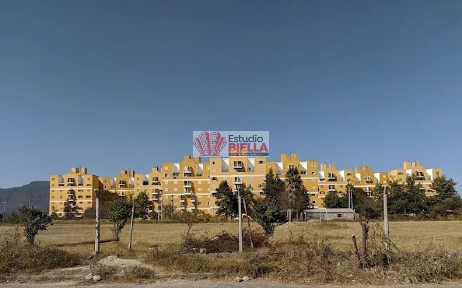 Departamento en complejo Arenales en alquiler