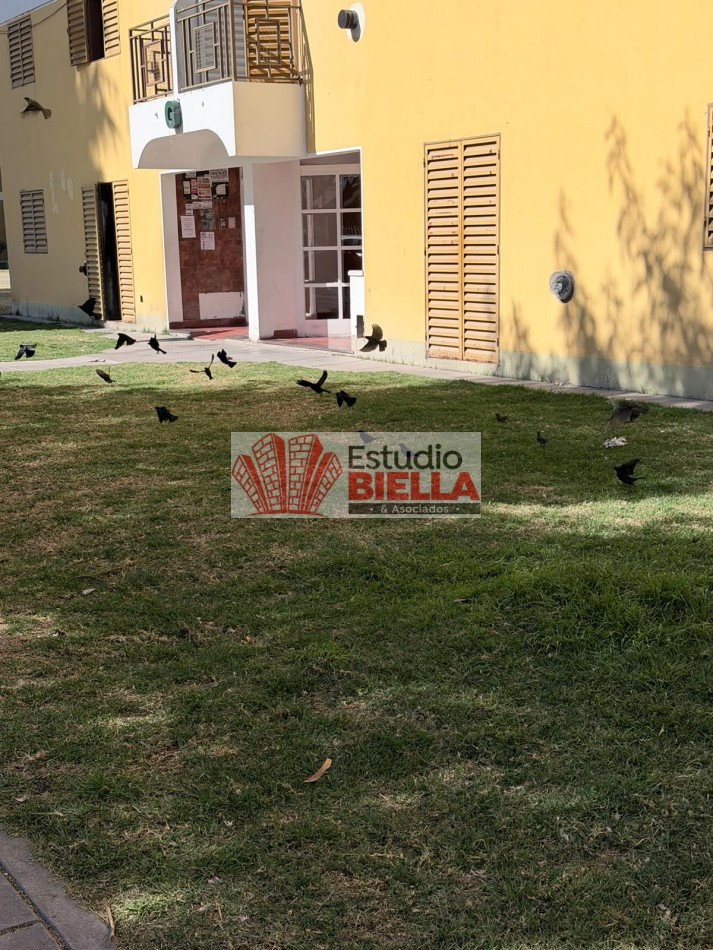 Departamento en complejo Arenales en alquiler